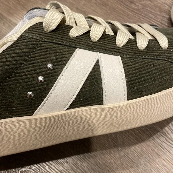 NEW Corkys Corduroy Sneakers with White Stripes size 9 - Picture 3 of 4